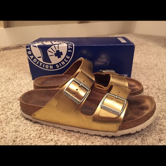 Birkenstock Shoes - Women’s Birkenstock’s Arizona 40/9 Liquid Gold